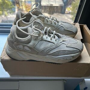 adidas Yeezy Boost 700